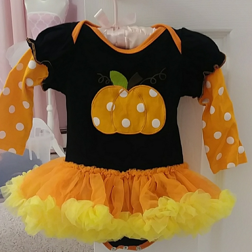 Worn once adorable halloween one piece ones with a